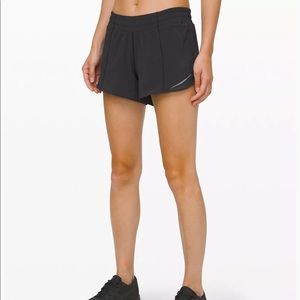 Lululemon Hotty Hot Low-Rise Lined Short 4” (Black, Size 8)